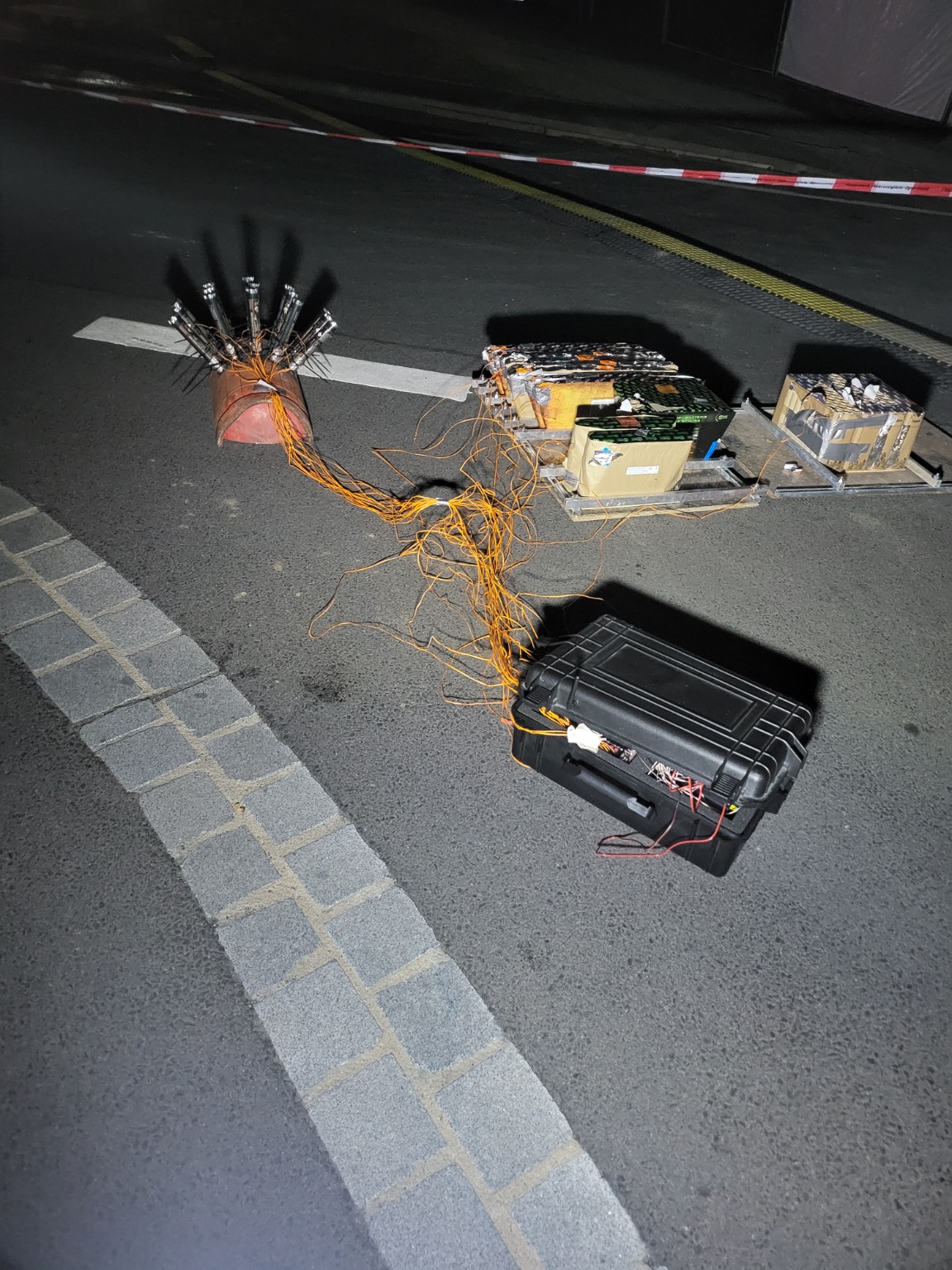 Vorbereiteter Abbrennplatz mit professioneller elektrischer Zündtechnik