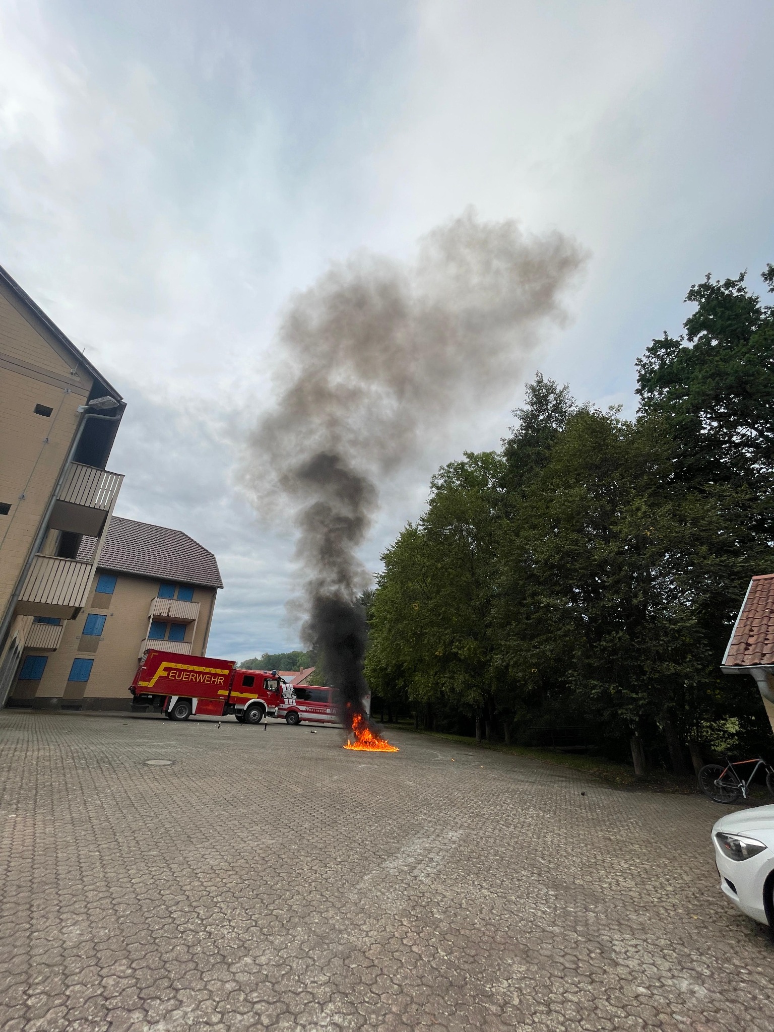 Weite Ansicht der Brand- und Rauchdarstellung